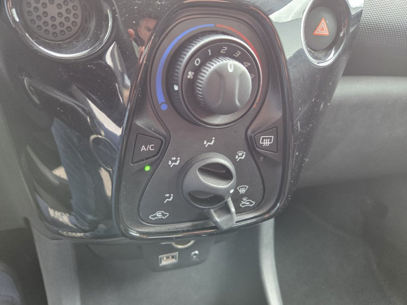 Photo 10 de l'offre de Citroën C1 (2) VTi 72 S&S BVM Feel à 9490€ chez Carlyss automobiles Vitré