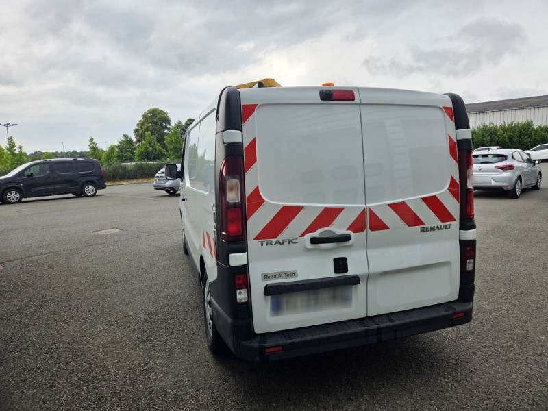 Photo 3 de l'offre de Renault Trafic (3) 18325 euros HT FG GCF L1H1 1000 Energy dCi 145 EDC à 21990€ chez Carlyss automobiles Vitré