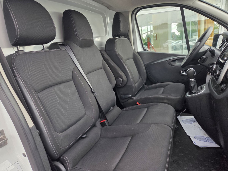 Photo 7 de l'offre de Renault Trafic (3) 18325 euros HT FG GCF L1H1 1000 Energy dCi 145 EDC à 21990€ chez Carlyss automobiles Vitré