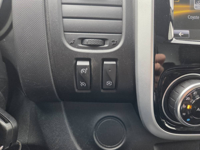 Photo 18 de l'offre de Renault Trafic (3) 18325 euros HT FG GCF L1H1 1000 Energy dCi 145 EDC à 21990€ chez Carlyss automobiles Vitré