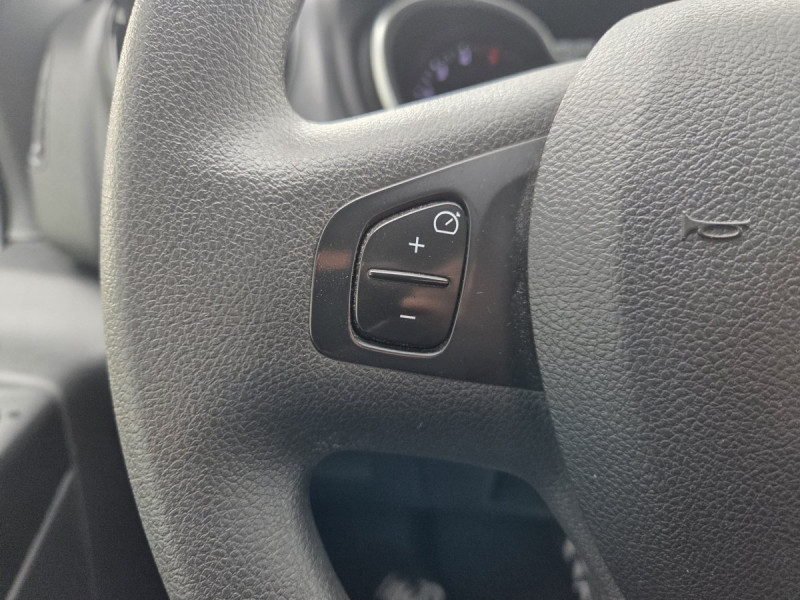 Photo 21 de l'offre de Renault Trafic (3) 18325 euros HT FG GCF L1H1 1000 Energy dCi 145 EDC à 21990€ chez Carlyss automobiles Vitré