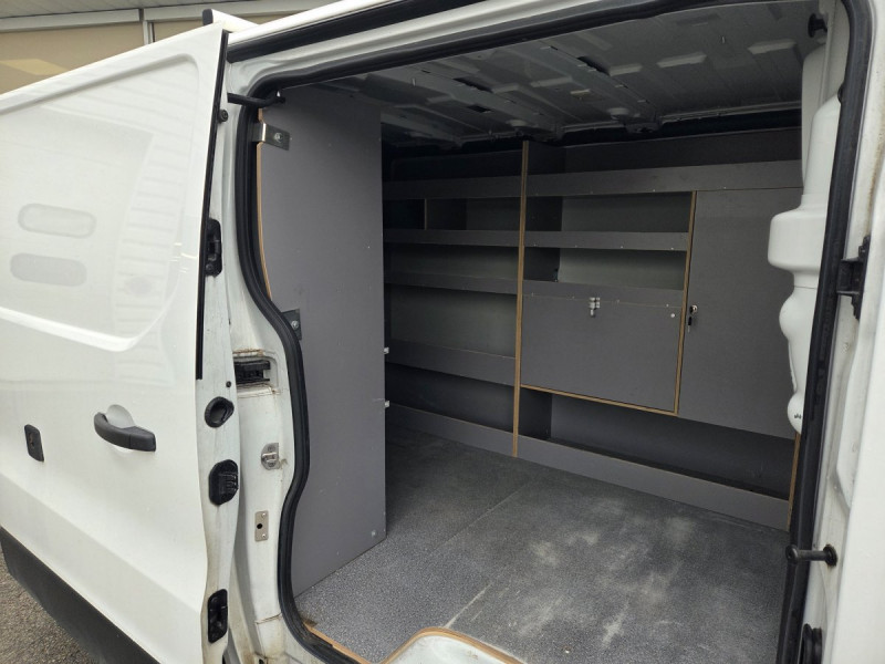 Photo 5 de l'offre de Renault Trafic (3) 18325 euros HT FG GCF L1H1 1000 Energy dCi 145 EDC à 21990€ chez Carlyss automobiles Vitré