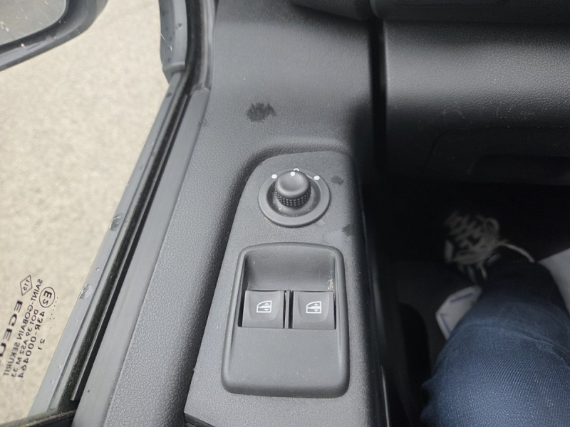 Photo 23 de l'offre de Renault Trafic (3) 18325 euros HT FG GCF L1H1 1000 Energy dCi 145 EDC à 21990€ chez Carlyss automobiles Vitré