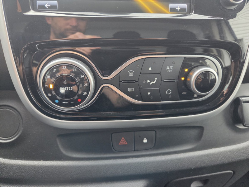 Photo 17 de l'offre de Renault Trafic (3) 18325 euros HT FG GCF L1H1 1000 Energy dCi 145 EDC à 21990€ chez Carlyss automobiles Vitré