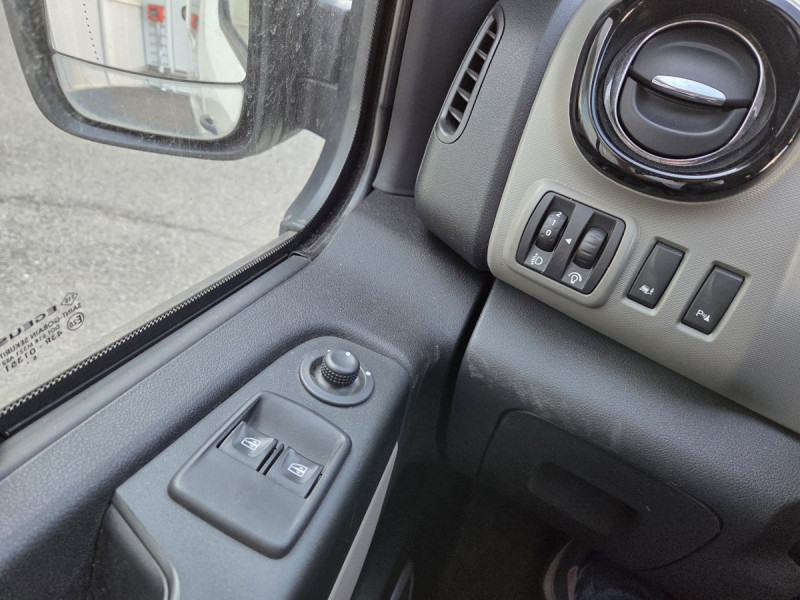 Photo 17 de l'offre de Renault Trafic (3) CA GCF L1H1 1000 dCi 120 E6 à 21990€ chez Carlyss automobiles Vitré