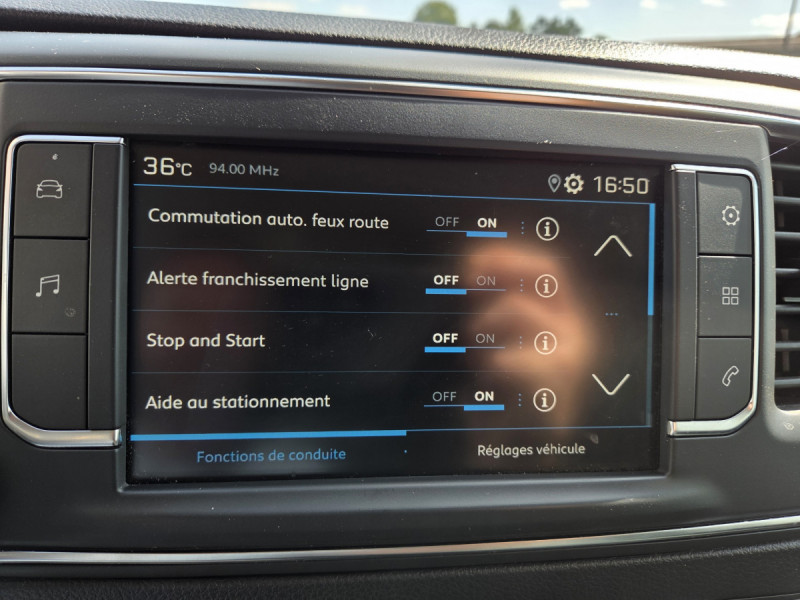 Photo 18 de l'offre de PEUGEOT Traveller BlueHDi 180 S&S EAT8 LONG ALLURE à 27990€ chez Carlyss automobiles Vitré