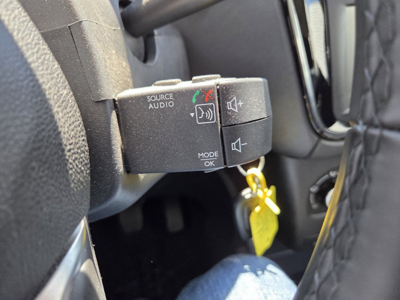 Photo 16 de l'offre de Dacia Lodgy 7 Places Stepway Blue dCi 115 E6U à 14990€ chez Carlyss automobiles Vitré