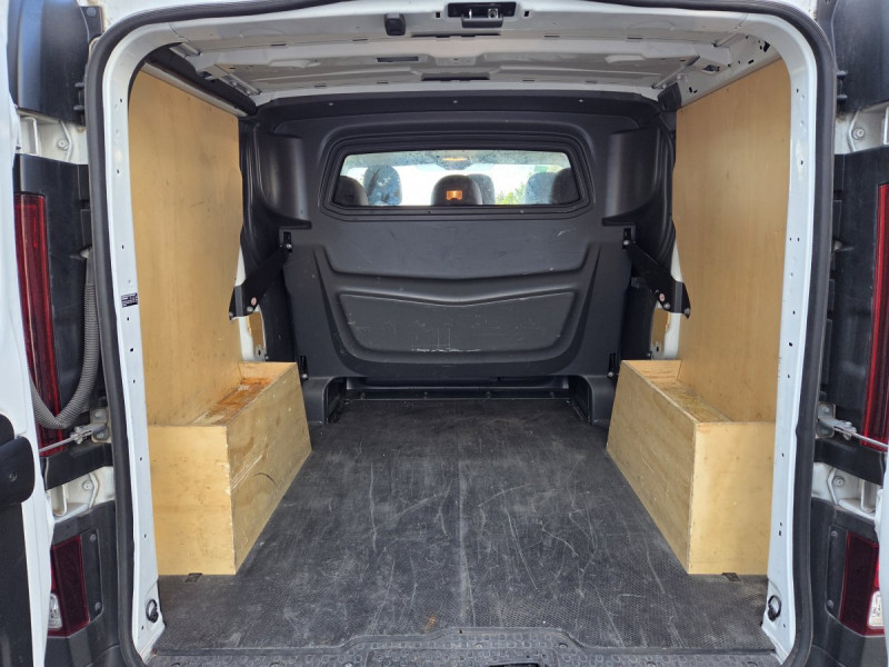 Photo 10 de l'offre de Renault Trafic (3) CA GCF L1H1 1000 dCi 120 E6 à 21990€ chez Carlyss automobiles Vitré