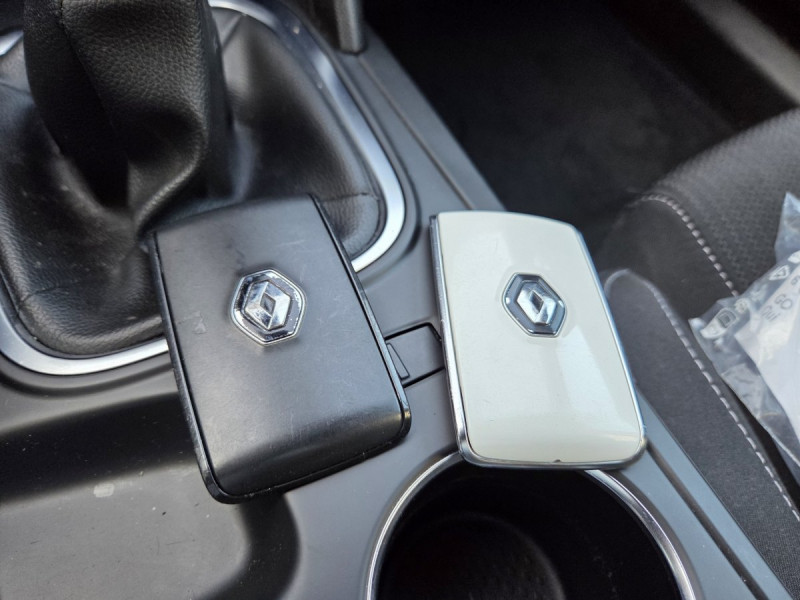 Photo 19 de l'offre de Renault Mégane Berline (4) Business Blue dCi 115 à 12490€ chez Carlyss automobiles Vitré