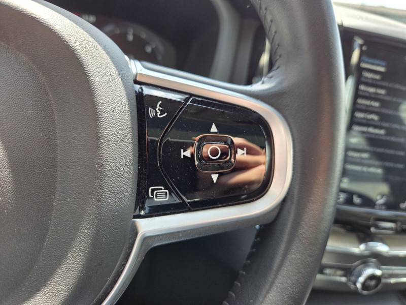 Photo 27 de l'offre de Volvo XC60 (2) B5 AWD 235 Geartro 8 Inscrip Luxe à 34490€ chez Carlyss automobiles Vitré