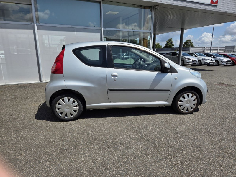 Photo 2 de l'offre de PEUGEOT 107 1.0 12V TRENDY BLUE LION à 4490€ chez Carlyss automobiles Vitré