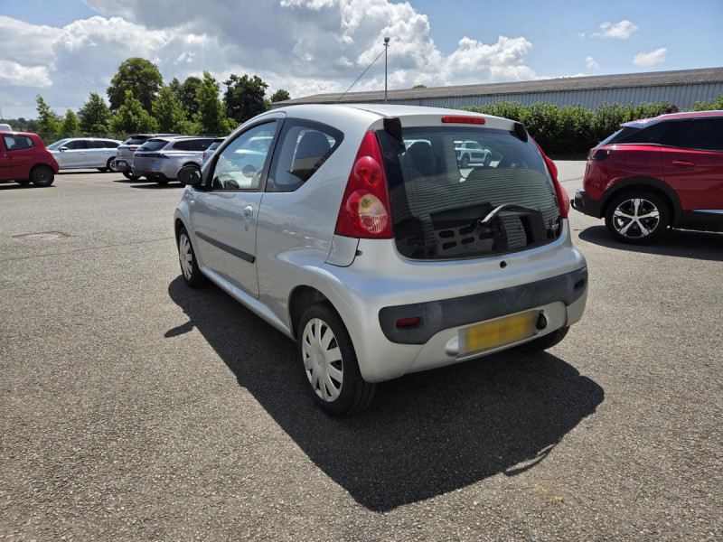 Photo 4 de l'offre de PEUGEOT 107 1.0 12V TRENDY BLUE LION à 4490€ chez Carlyss automobiles Vitré