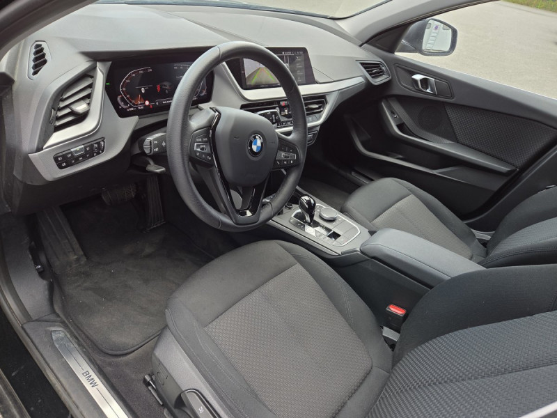 Photo 8 de l'offre de Bmw Série 1 (3) 118i DKG7 Business Design à 26790€ chez Carlyss automobiles Vitré