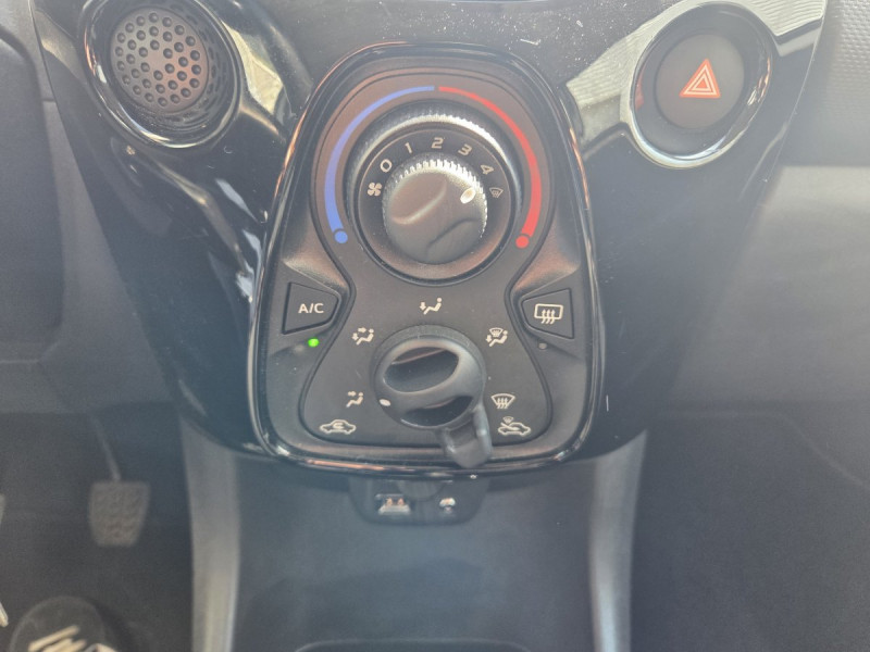 Photo 12 de l'offre de Citroën C1 (2) VTi 72 S&S BVM Feel à 8990€ chez Carlyss automobiles Vitré