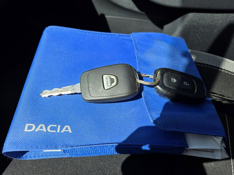 Photo 16 de l'offre de Dacia Sandero (2) Stepway Navy TCe 90 à 11490€ chez Carlyss automobiles Vitré
