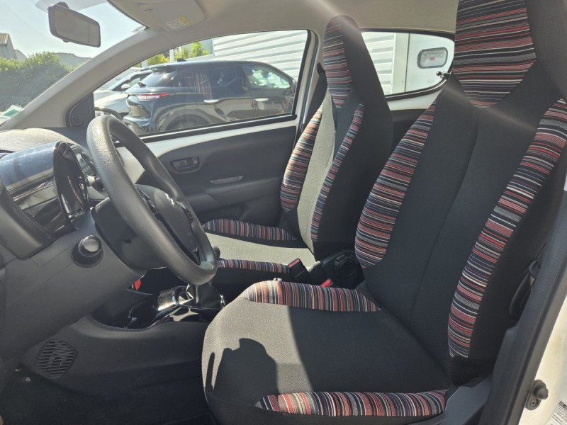 Photo 8 de l'offre de Citroën C1 (2) VTi 72 S&S BVM Feel à 8990€ chez Carlyss automobiles Vitré