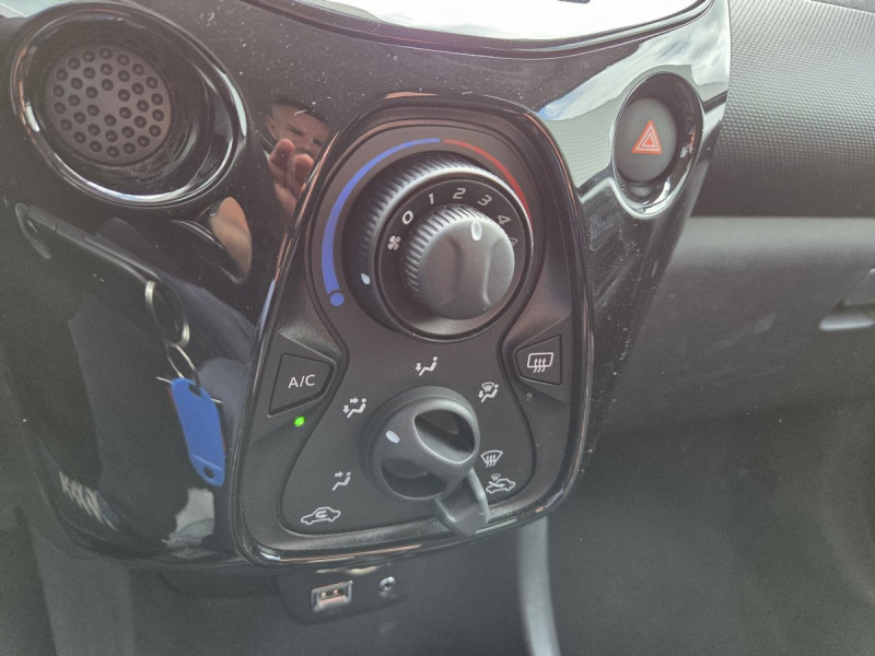 Photo 11 de l'offre de Citroën C1 (2) VTi 72 S&S BVM Feel à 9490€ chez Carlyss automobiles Vitré