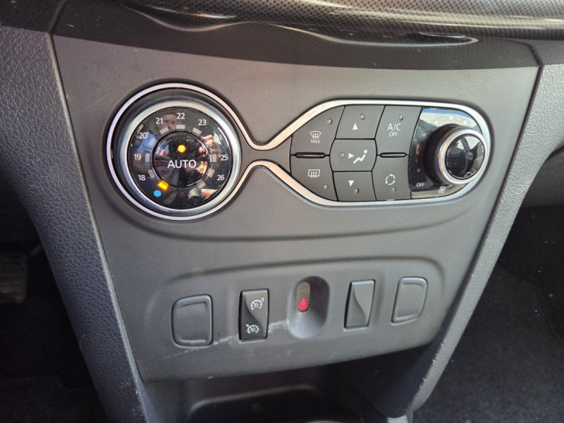 Photo 9 de l'offre de Dacia Sandero (2) Stepway Navy TCe 90 à 11490€ chez Carlyss automobiles Vitré