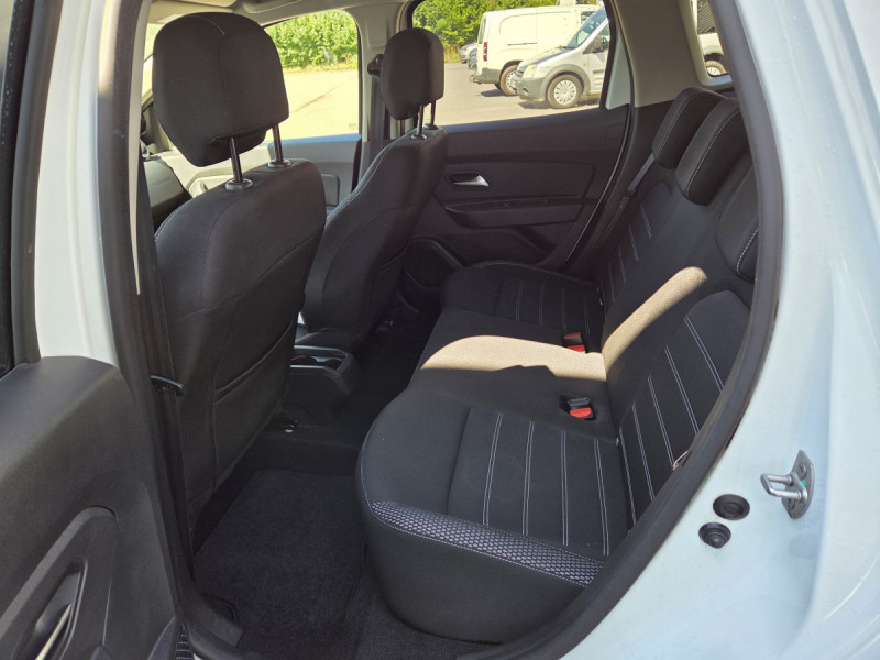 Photo 10 de l'offre de DACIA Duster (2) Prestige TCe 130 FAP 4x2 à 13490€ chez Carlyss automobiles Vitré