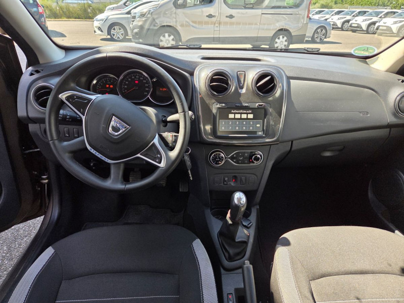 Photo 6 de l'offre de Dacia Sandero (2) Stepway Navy TCe 90 à 11490€ chez Carlyss automobiles Vitré