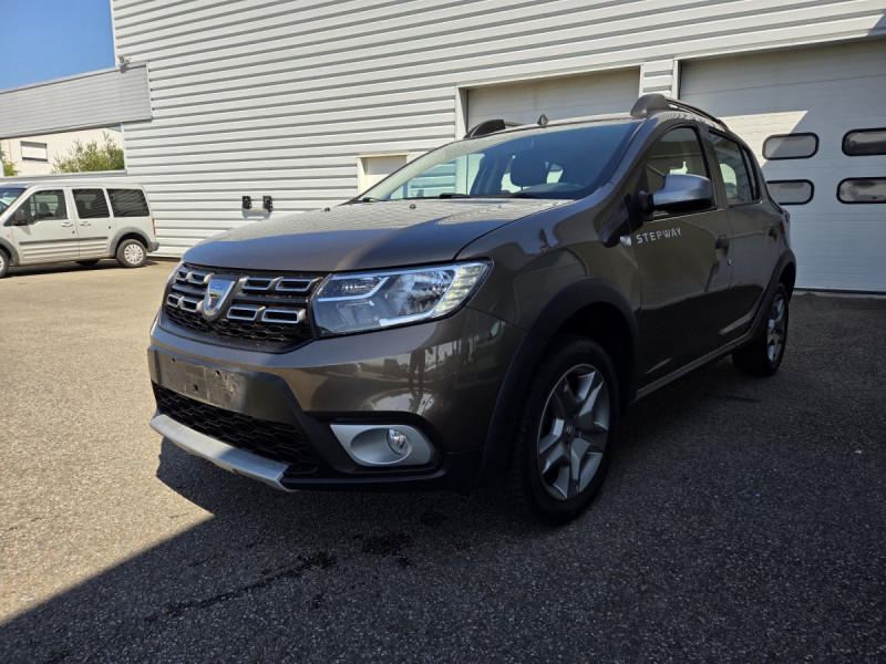 Photo 2 de l'offre de Dacia Sandero (2) Stepway Navy TCe 90 à 11490€ chez Carlyss automobiles Vitré