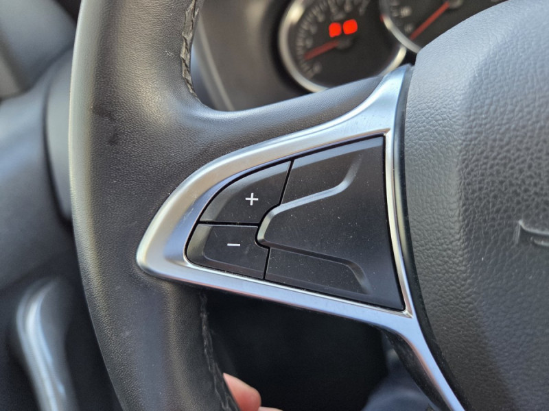 Photo 10 de l'offre de Dacia Sandero (2) Stepway Navy TCe 90 à 11490€ chez Carlyss automobiles Vitré