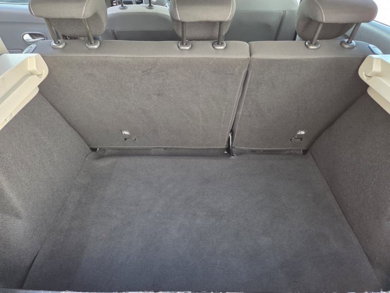 Photo 15 de l'offre de Dacia Sandero (2) Stepway Navy TCe 90 à 11490€ chez Carlyss automobiles Vitré