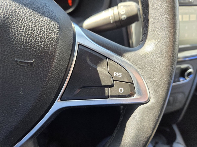 Photo 11 de l'offre de Dacia Sandero (2) Stepway Navy TCe 90 à 11490€ chez Carlyss automobiles Vitré