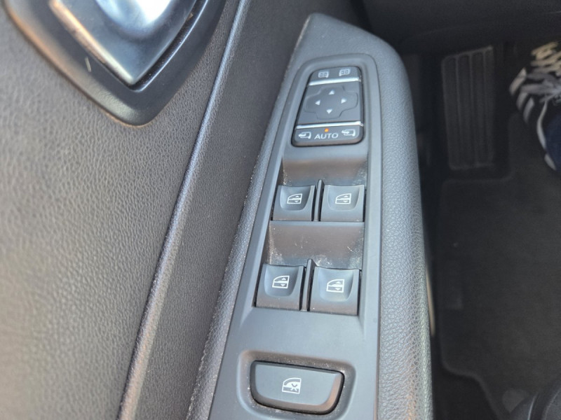Photo 22 de l'offre de RENAULT Captur Business dCi 90 à 10490€ chez Carlyss automobiles Vitré