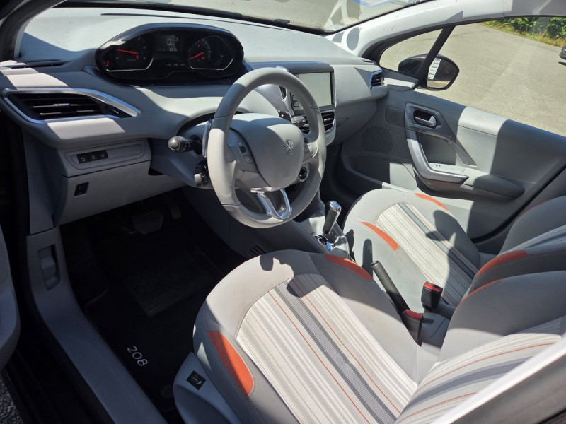 Photo 8 de l'offre de PEUGEOT 208 1.4 E-HDI 68 BMP5 Blue Lion Active à 7990€ chez Carlyss automobiles Vitré