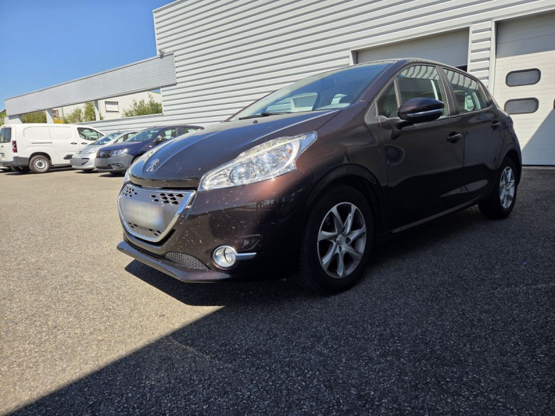 Photo 4 de l'offre de PEUGEOT 208 1.4 E-HDI 68 BMP5 Blue Lion Active à 7990€ chez Carlyss automobiles Vitré