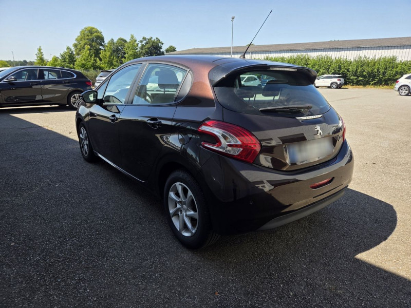 Photo 5 de l'offre de PEUGEOT 208 1.4 E-HDI 68 BMP5 Blue Lion Active à 7990€ chez Carlyss automobiles Vitré