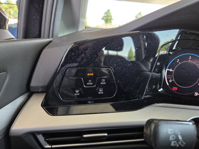 Photo 15 de l'offre de Volkswagen Golf (8) 2.0 TDI SCR 115 BVM6 Life Busi à 18990€ chez Carlyss automobiles Vitré