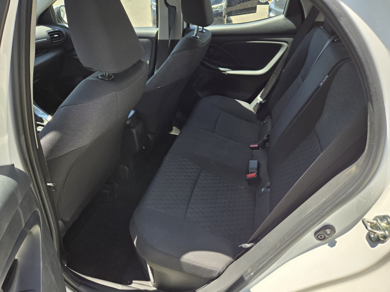 Photo 8 de l'offre de Toyota Yaris Hybride (4) Hybride 116h France Business à 17990€ chez Carlyss automobiles Vitré