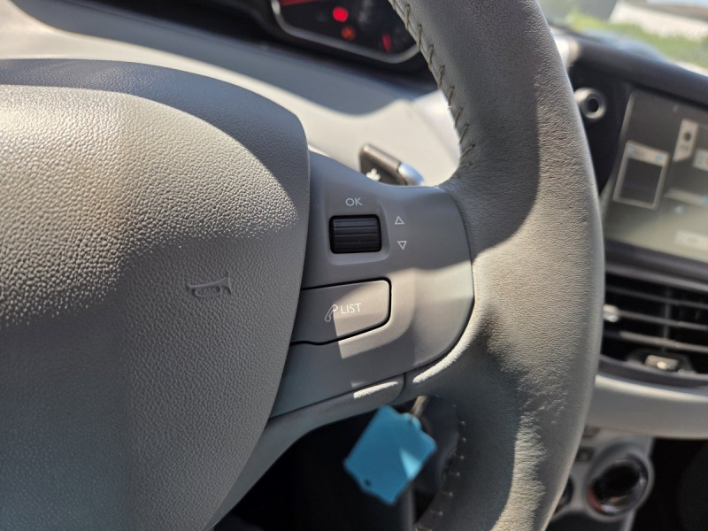 Photo 19 de l'offre de PEUGEOT 208 1.4 E-HDI 68 BMP5 Blue Lion Active à 7990€ chez Carlyss automobiles Vitré