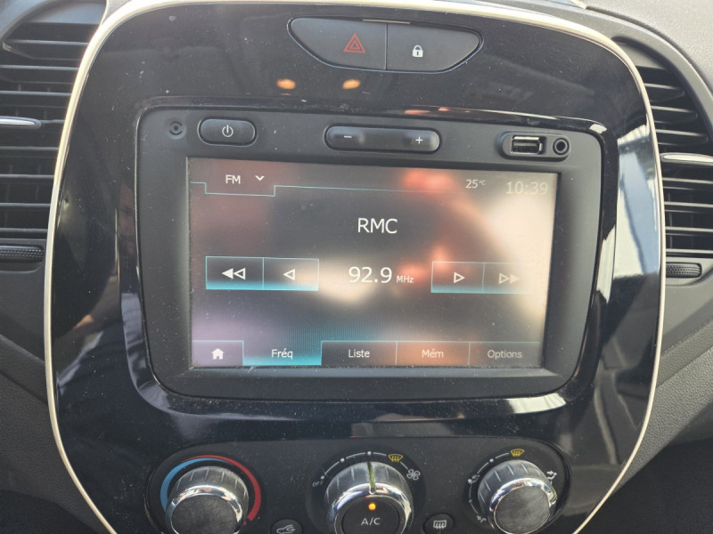 Photo 10 de l'offre de RENAULT Captur Business dCi 90 à 10490€ chez Carlyss automobiles Vitré