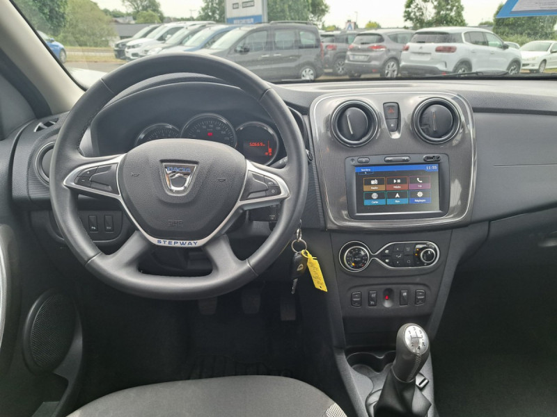 Photo 5 de l'offre de Dacia Sandero (2) Stepway Navy TCe 90 à 10990€ chez Carlyss automobiles Vitré
