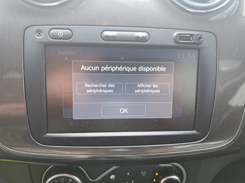 Photo 12 de l'offre de Dacia Sandero (2) Stepway Navy TCe 90 à 10990€ chez Carlyss automobiles Vitré