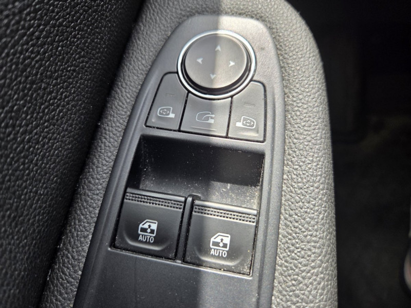 Photo 16 de l'offre de RENAULT Clio (5) Business Blue dCi 85 à 11990€ chez Carlyss automobiles Vitré