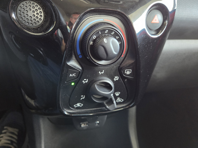 Photo 11 de l'offre de Citroën C1 (2) VTi 72 S&S BVM Feel à 9490€ chez Carlyss automobiles Vitré