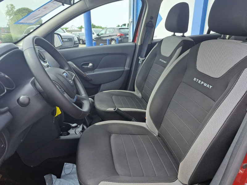 Photo 6 de l'offre de Dacia Sandero (2) Stepway Navy TCe 90 à 10990€ chez Carlyss automobiles Vitré