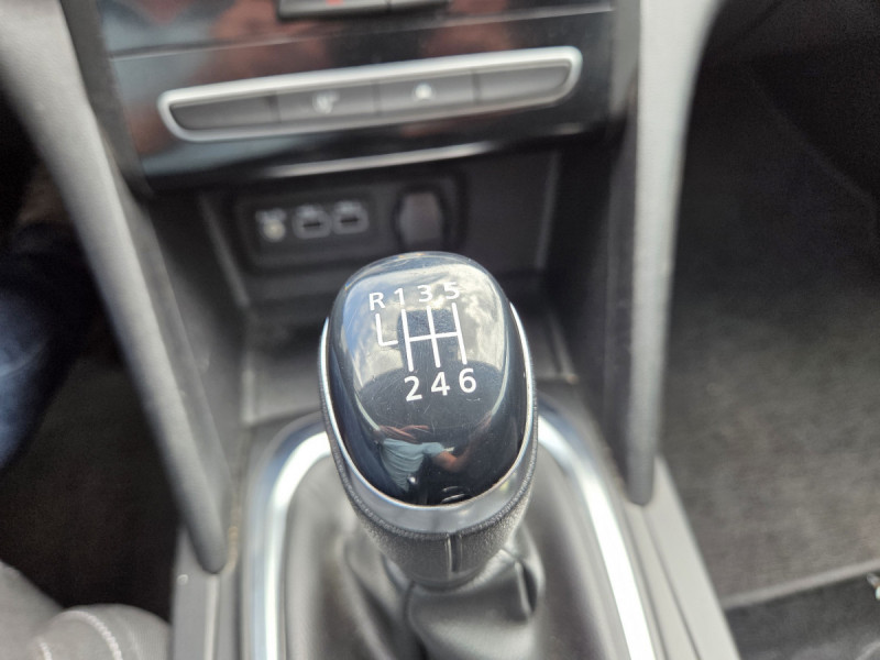 Photo 14 de l'offre de Renault Mégane Berline (4) Business TCe 115 FAP -21N à 12490€ chez Carlyss automobiles Vitré
