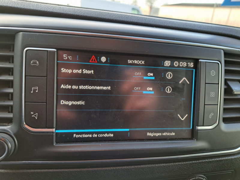 Photo 10 de l'offre de Peugeot Expert (3) 16658 euros HT BLUEHDI 120 S&S STANDARD PREMIUM PA à 19990€ chez Carlyss automobiles Vitré