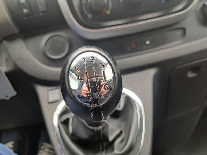 Photo 18 de l'offre de Renault Trafic (3) 15408 euros HT FG GCF L1H1 1000 dCi 120 E6 à 18490€ chez Carlyss automobiles Vitré