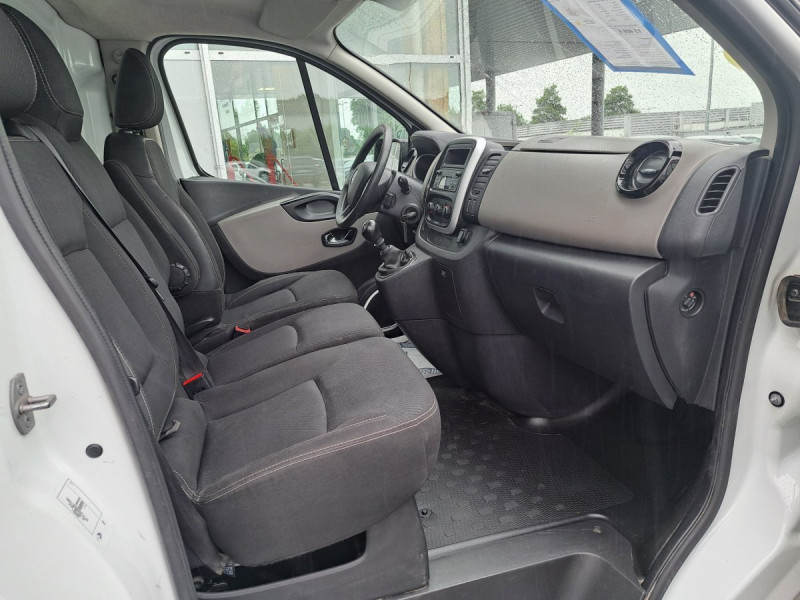 Photo 8 de l'offre de Renault Trafic (3) 15408 euros HT FG GCF L1H1 1000 dCi 120 E6 à 18490€ chez Carlyss automobiles Vitré