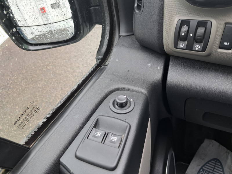 Photo 16 de l'offre de Renault Trafic (3) 15408 euros HT FG GCF L1H1 1000 dCi 120 E6 à 18490€ chez Carlyss automobiles Vitré