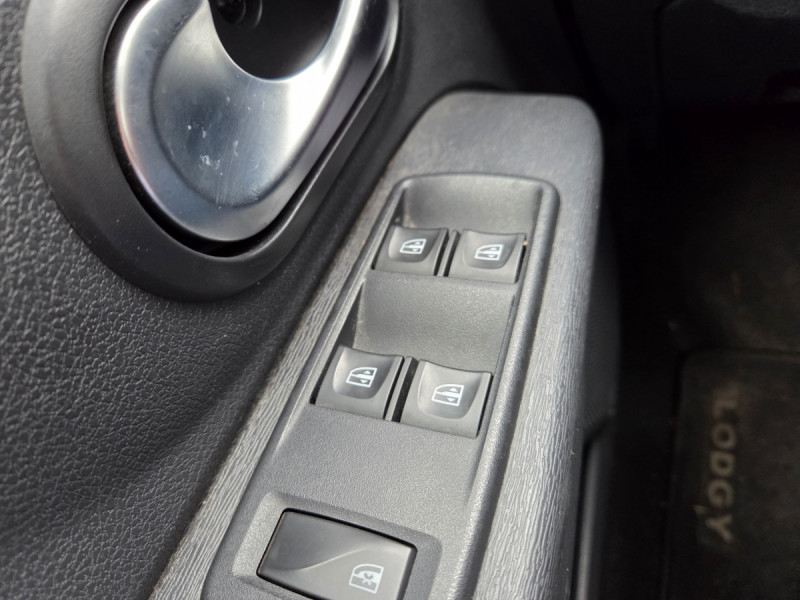 Photo 18 de l'offre de Dacia Lodgy 7 Places Stepway Blue dCi 95 à 12990€ chez Carlyss automobiles Vitré