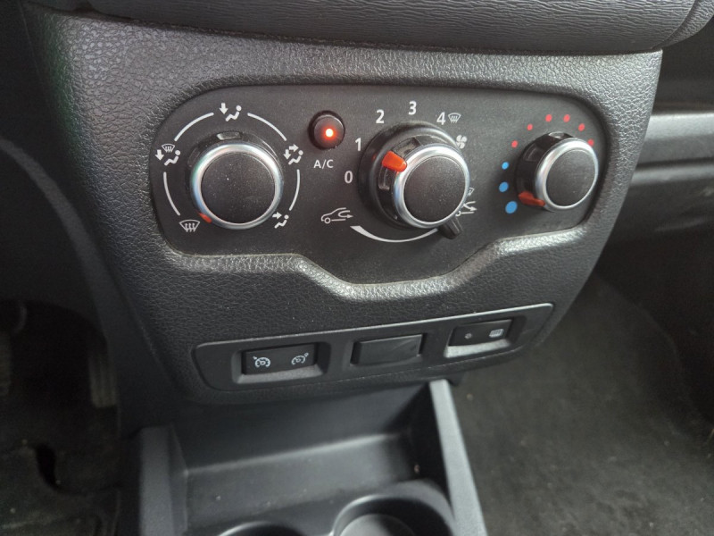 Photo 12 de l'offre de Dacia Lodgy 7 Places Stepway Blue dCi 95 à 12990€ chez Carlyss automobiles Vitré