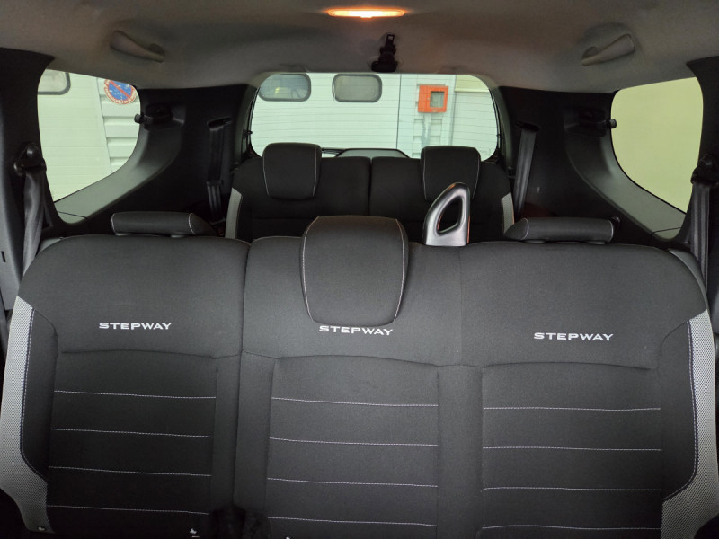 Photo 11 de l'offre de Dacia Lodgy 7 Places Stepway Blue dCi 95 à 12990€ chez Carlyss automobiles Vitré