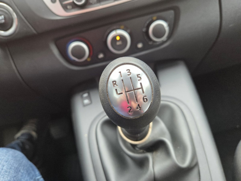 Photo 13 de l'offre de RENAULT Scénic (3) Pépite Energy dCi 95 E6 à 9490€ chez Carlyss automobiles Vitré